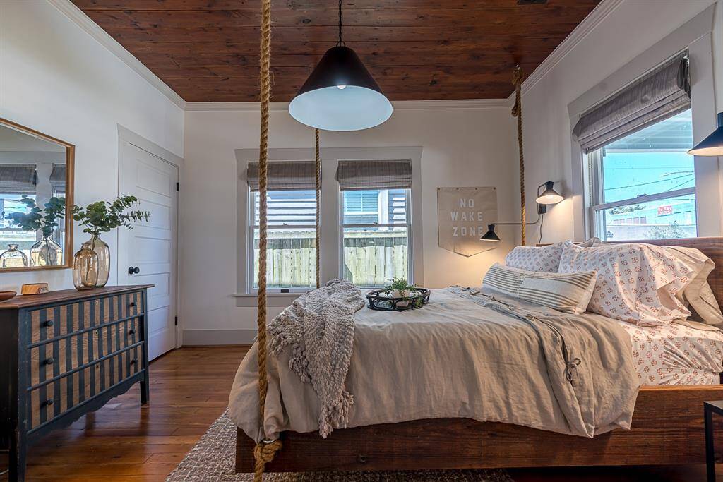 Front House: Bedroom 1