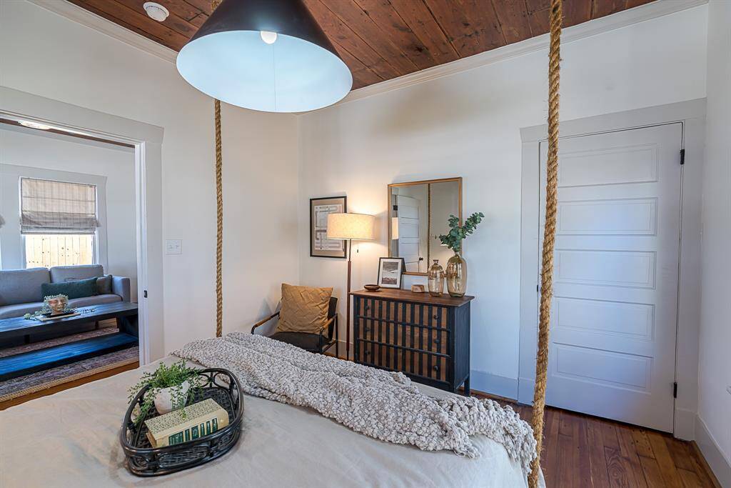 Front House: Bedroom 1