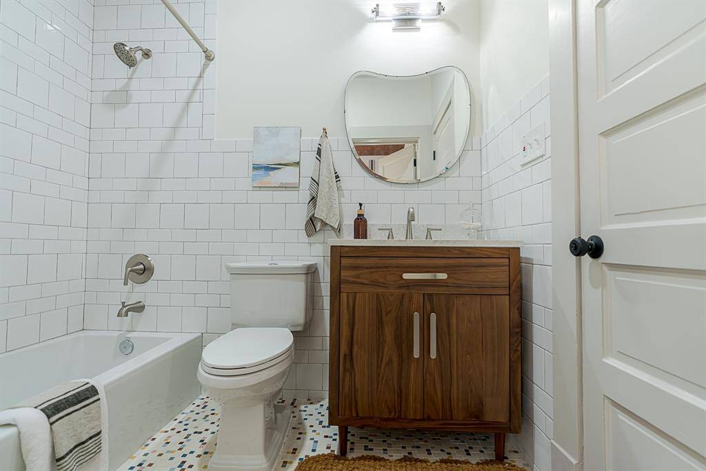 Front House: Full Bath