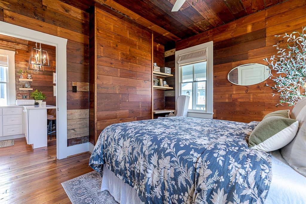 Back House: Bedroom 1