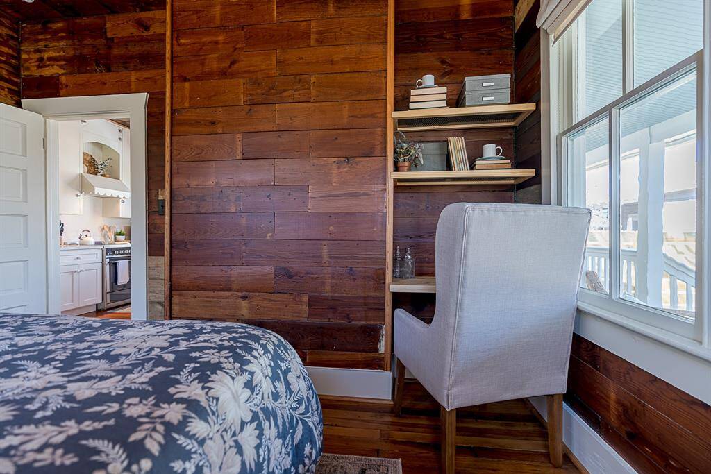 Back House: Bedroom 1
