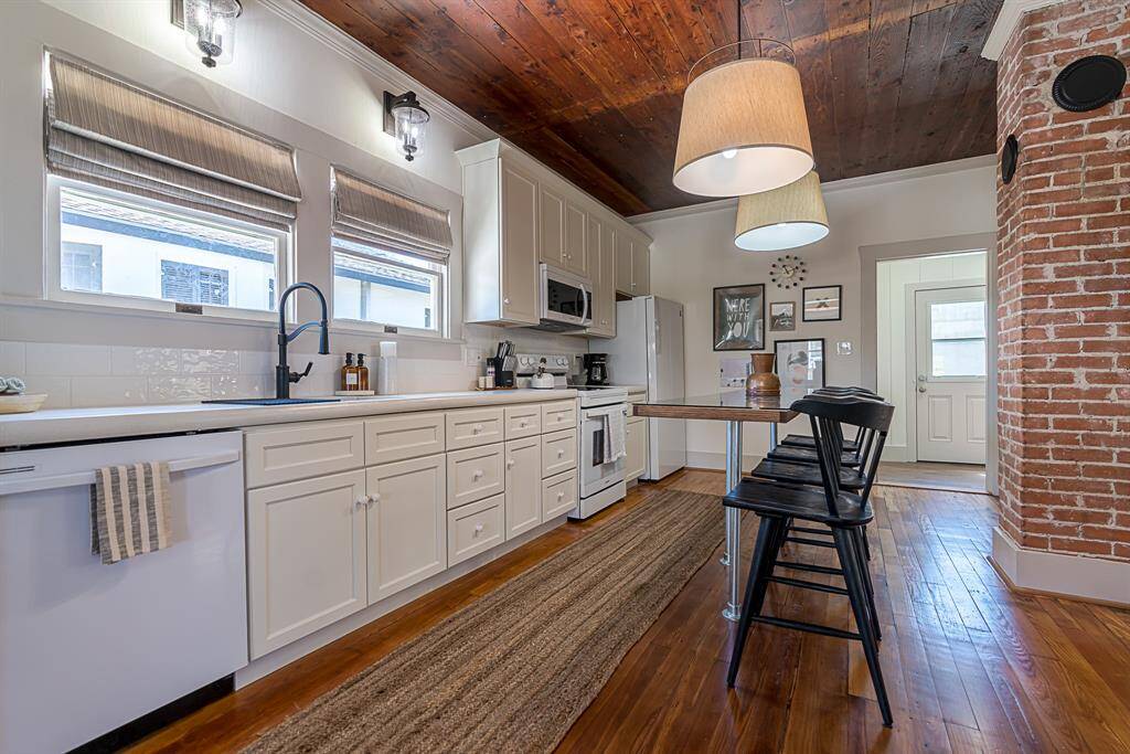 Front House: Chef's eat-in kitchen features lengthy quartz countertops and 42" cabinets with crown molding