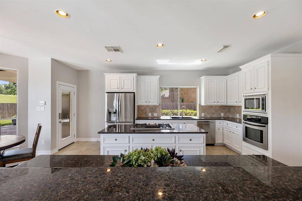 Entertaining is a breeze with an open-concept kitchen and living area. Whip up appetizers for your guests in your air-fryer or enlist their help to bake several dozen cookies for the upcoming charity bake-sale!