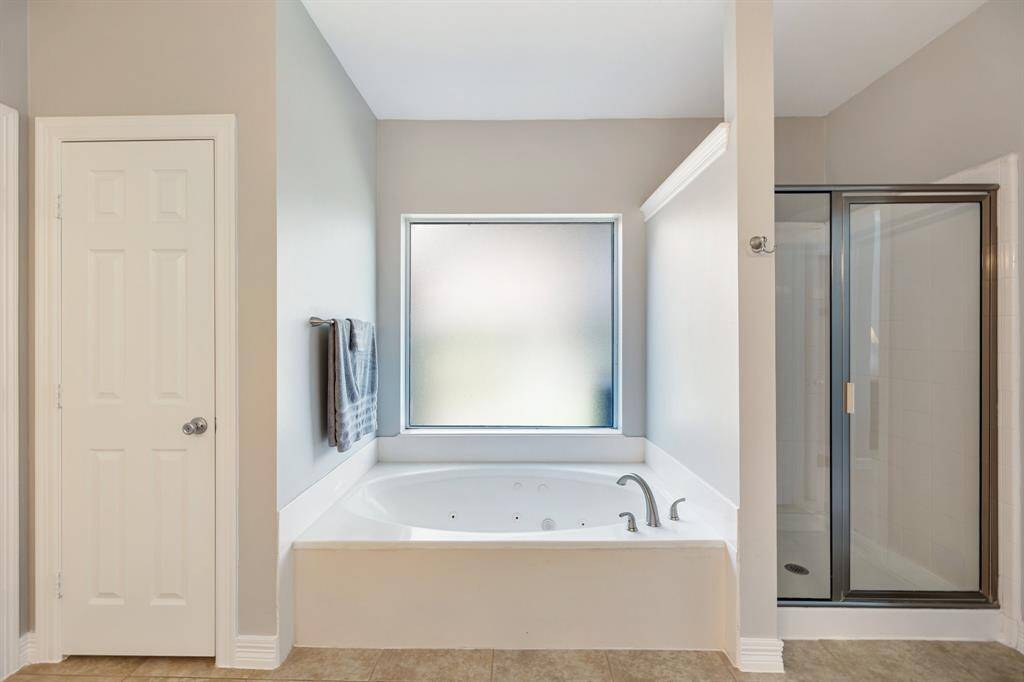 As an afternoon treat, pour a hot bubble bath with essential oils. Let the cares of the day melt away and allow the scents of eucalyptus and lavender to envelop you in natural bliss.