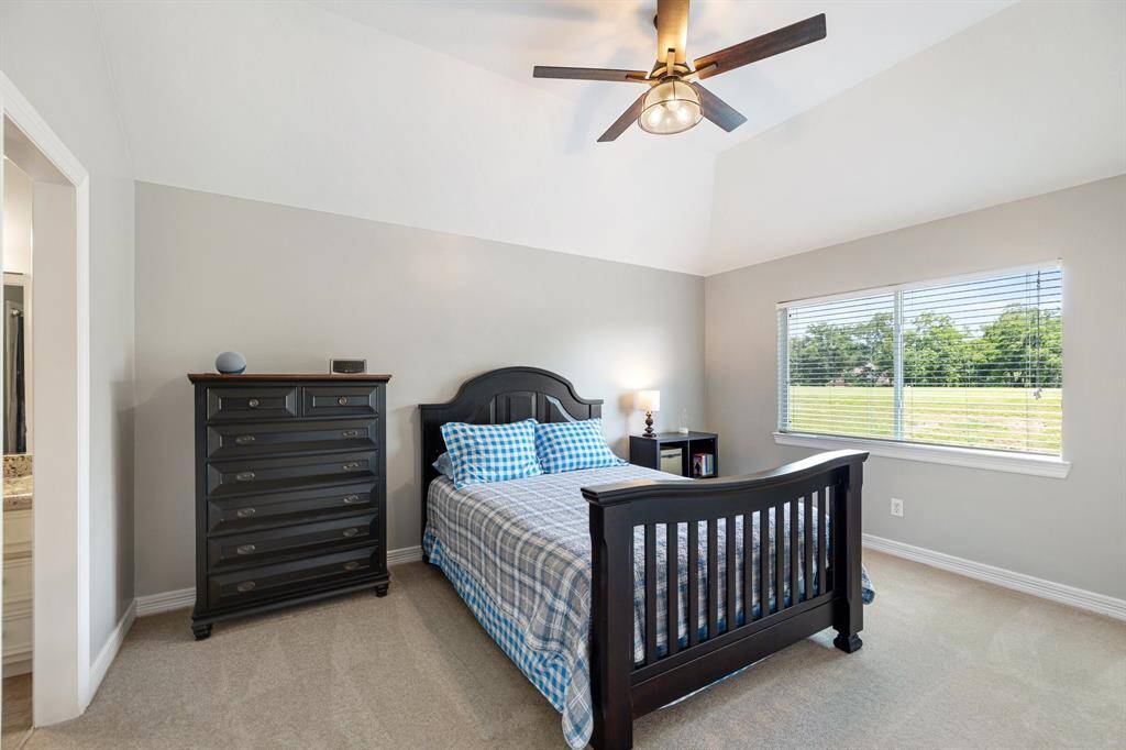 For large families and kiddos who just love bunking together, the bedrooms are intelligently sized for a range of bed or crib sizes.