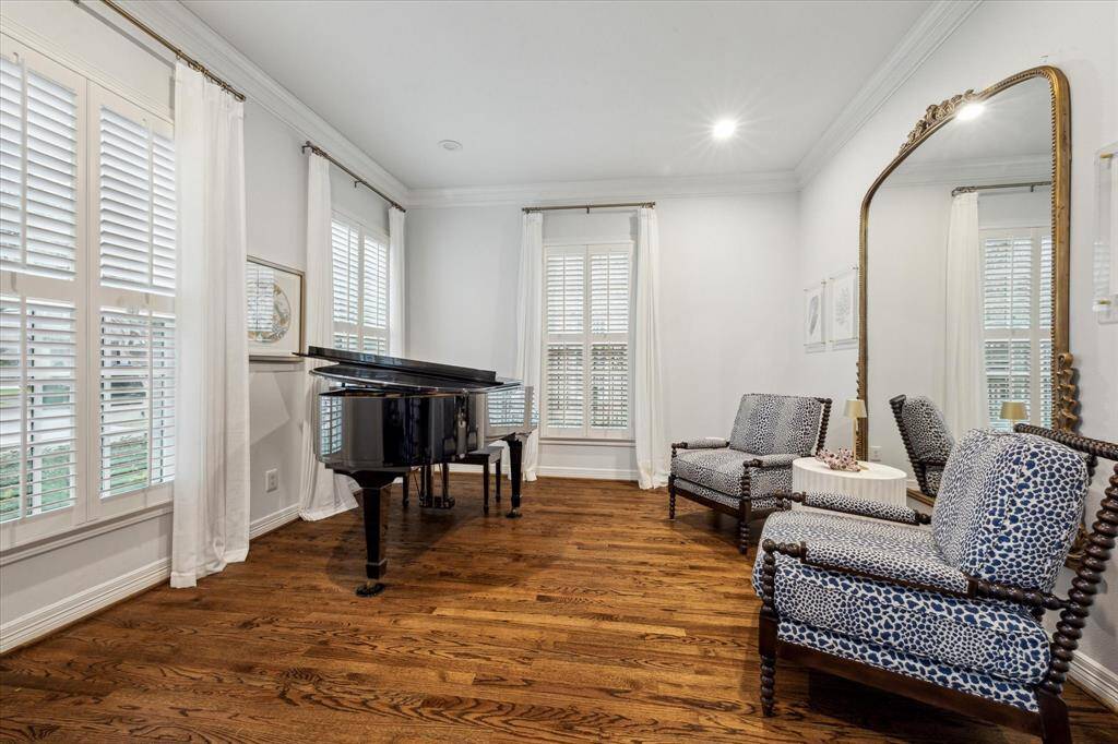 Graceful formal sitting room offering a refined space for relaxation and conversation.
