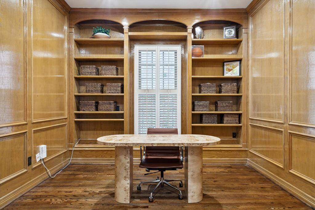 Classic office space, perfectly suited for those who work from home.