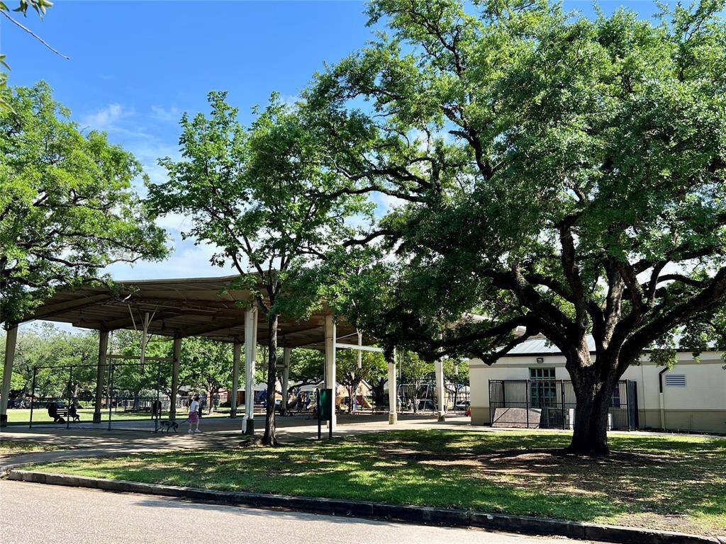Directly across the street is Proctor Park, with a tennis/pickle ball court, playground and grassy field- it’s the perfect place to relax or play!