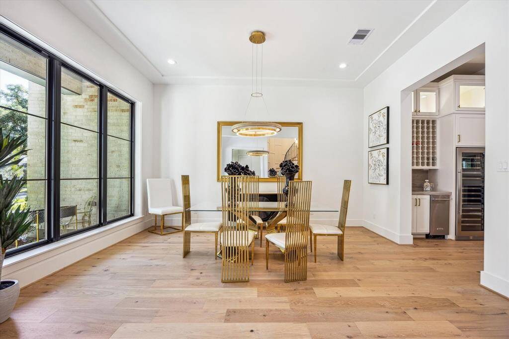 Large formal dining with easy access to butler's pantry and kitchen