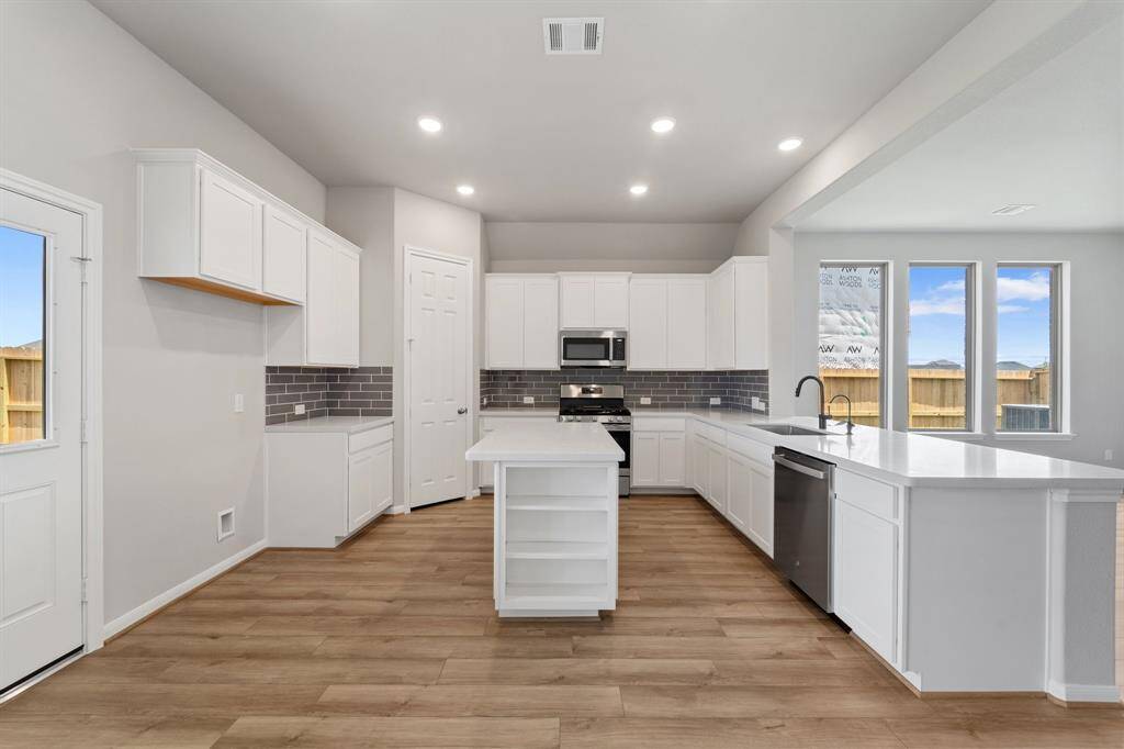 This kitchen is not only a functional space but also has ample storage. Whether you're a seasoned chef or just love to gather and enjoy good food, this kitchen is a dream come true.