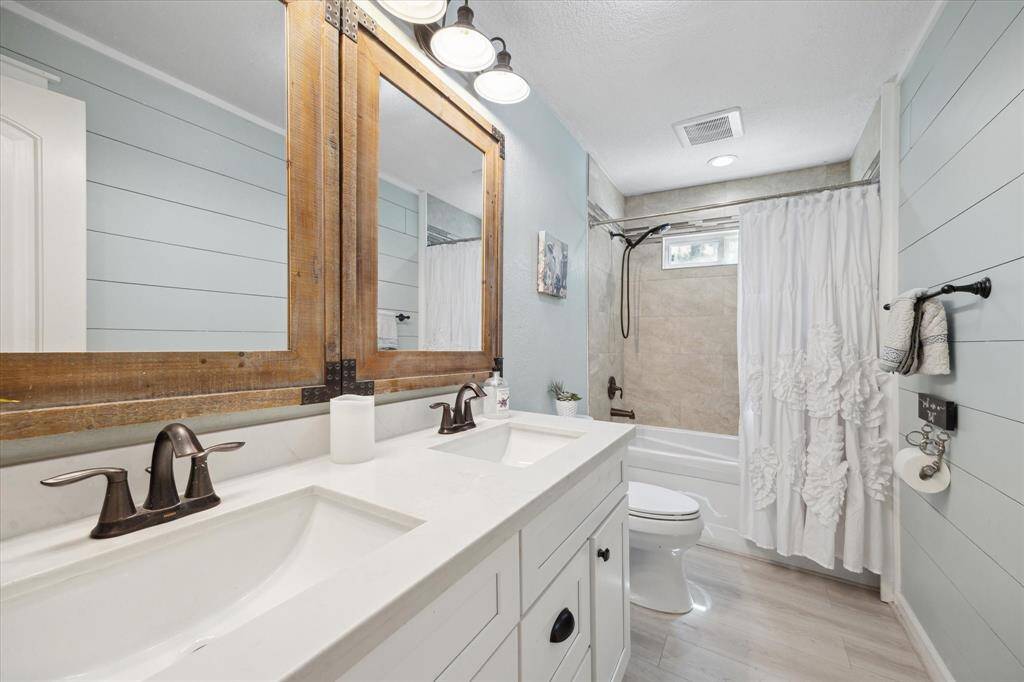 Secondary bathroom 3.