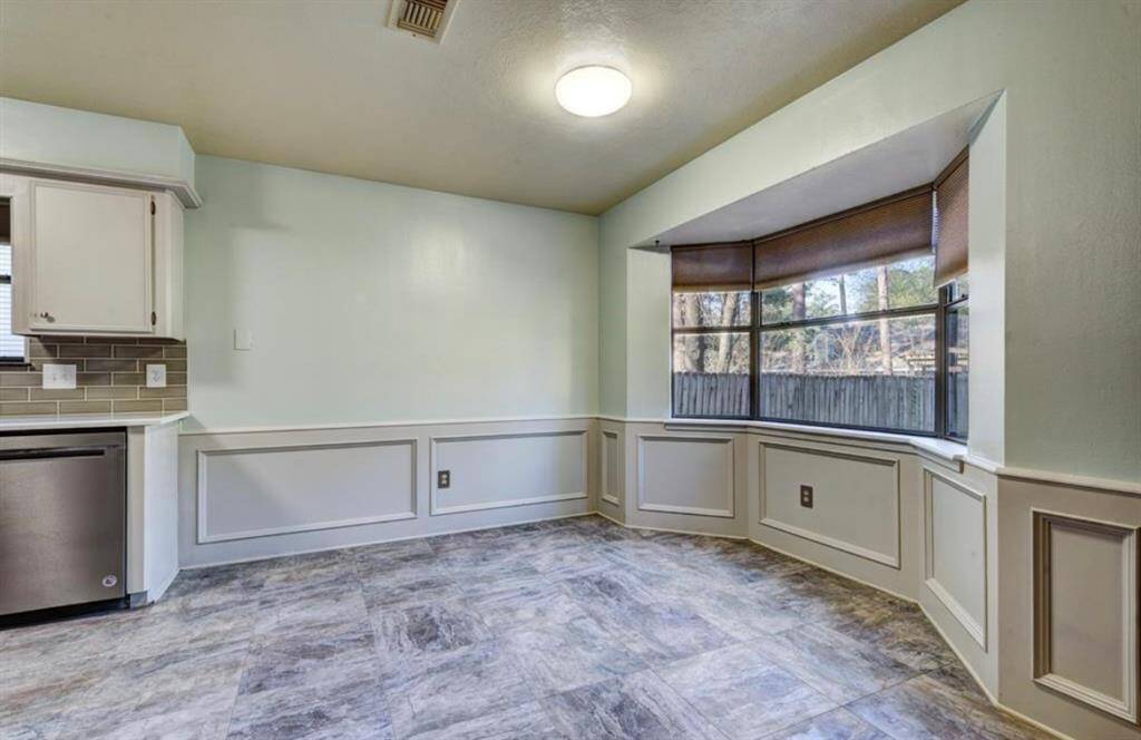 Bay windows in the breakfast room