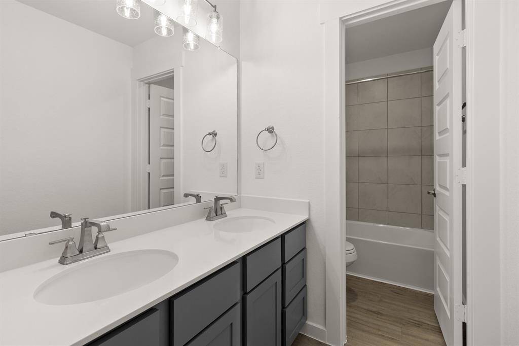 Whether you’re hosting family and friends or for the kiddos, our secondary bathrooms invite you to relax, refresh, and feel right at home.
