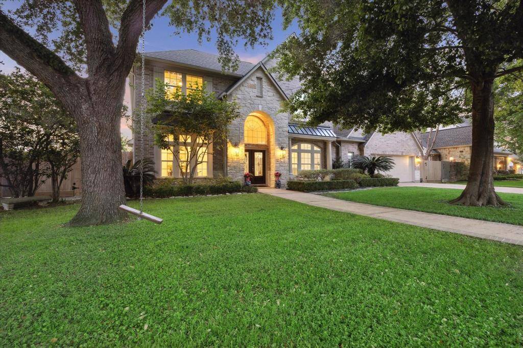 Wonderful opportunity to live in the amazing Gaywood neighborhood on an oversized lot and zoned to exemplary SBISD schools.