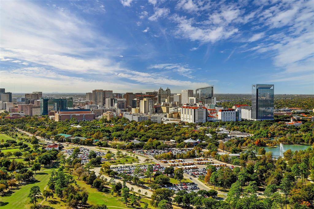 15 minute drive to the Texas Medical Center