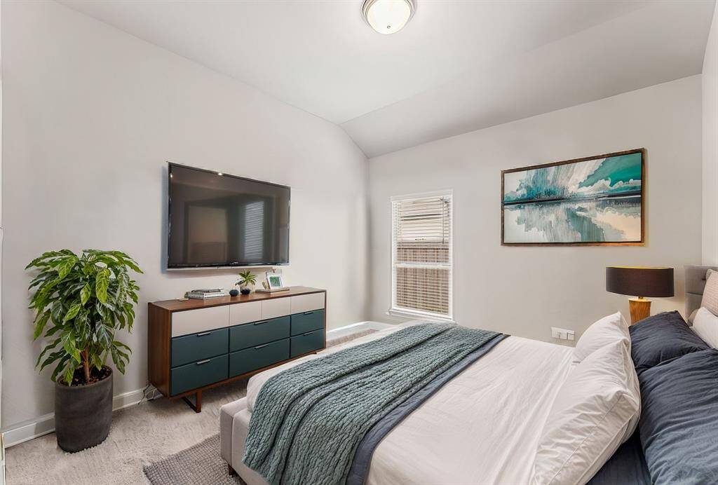 Secondary bedroom *Virtually staged