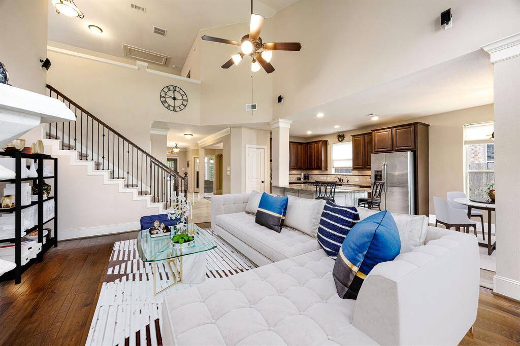 Gather the family and guests together in your lovely living room! Featuring soaring high ceilings, recessed lighting, dark stained ceiling fan, custom paint, gorgeous wood style floors and large windows that provide plenty of natural lighting throughout the day. *Virtually Staged