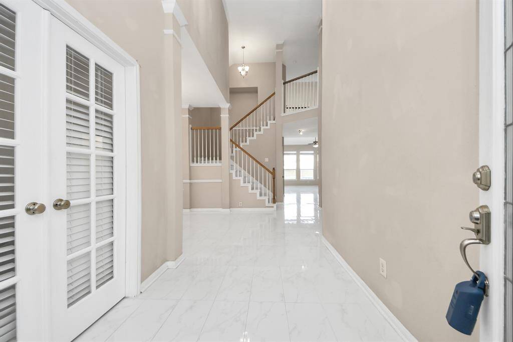 Front entrance hall way