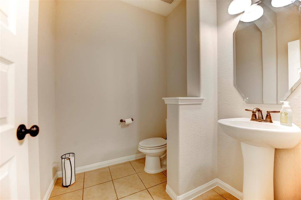 1/2 Bath