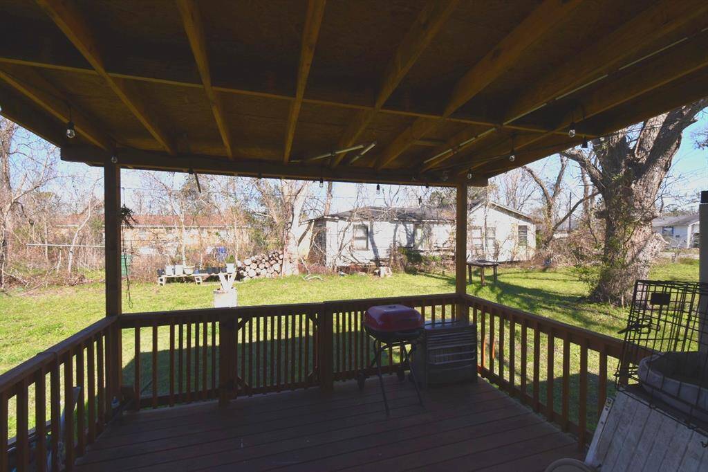 Covered back porch for your backyard fun