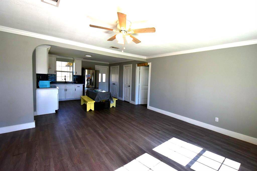 Spacious living room