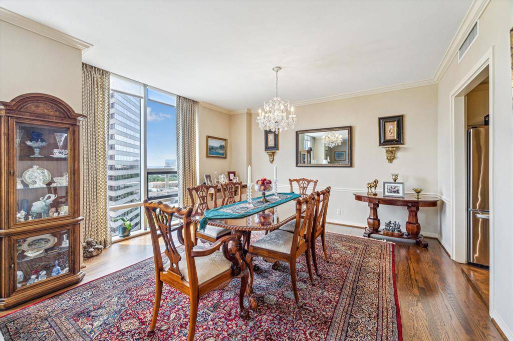 LIVING ROOM (28'x13') In addition to a custom designed wet bar, the Living Room also features the perfect alcove for a small office work space.  The hallway to the Primary Bedroom contains six large closets with bi-fold doors.