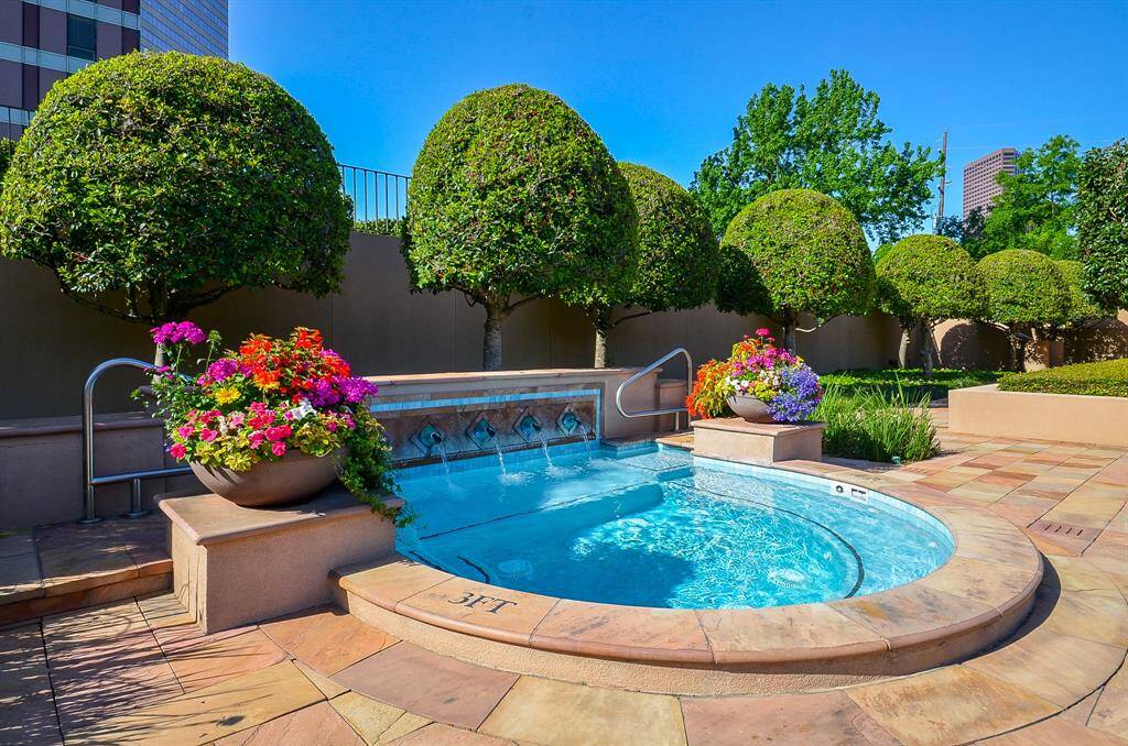 Welcome to luxurious Four-Leaf Towers!