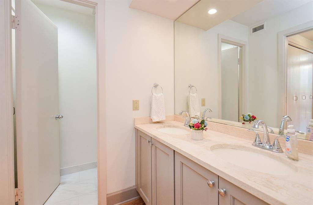 Primary bathroom with 2 sinks