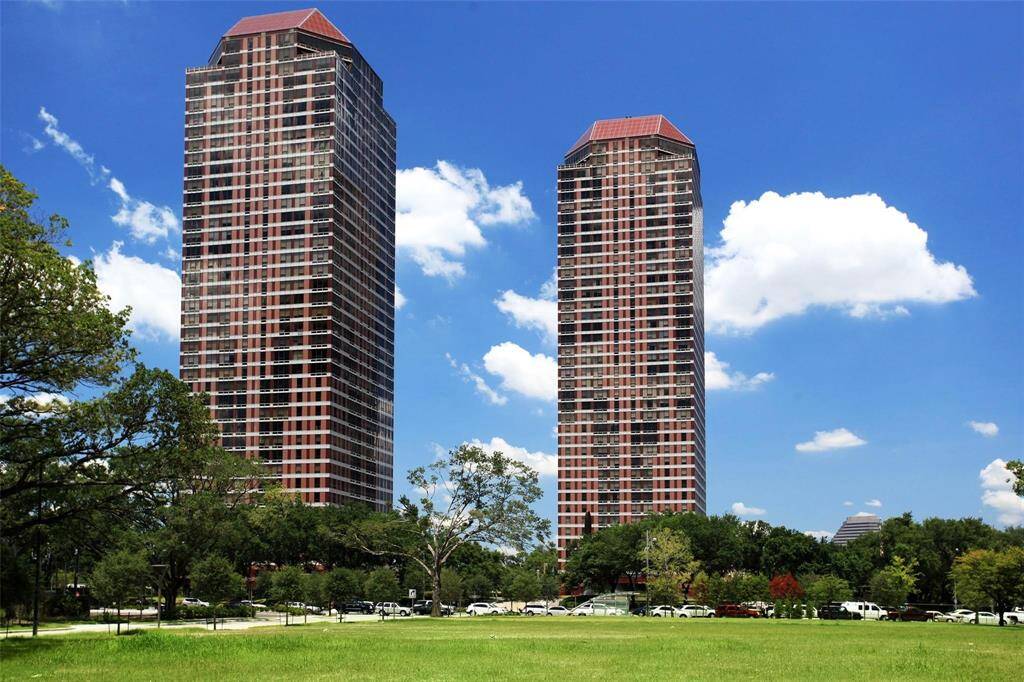Sited on 9.5 park-like acres and bordered by Southern live oaks, the remarkably unique spires are an integral part of their urban setting and provide an exceptional way of living.