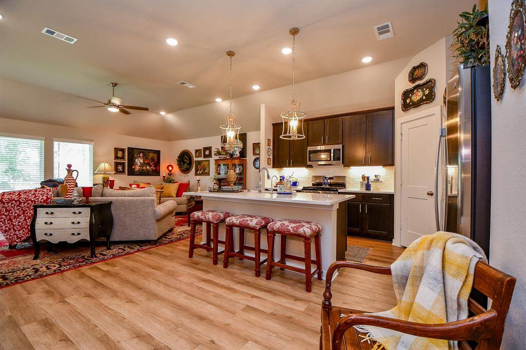 OPEN CONCEPT KITCHEN IS PERFECT FOR THOSE WHO LOVE TO ENTERTAIN. WALK IN PANTRY, QUARTZ COUNTERTOPS, UPGRADED BACKSPLASH, NEW PENDANT LIGHTING AND STAINLESS APPLIANCES