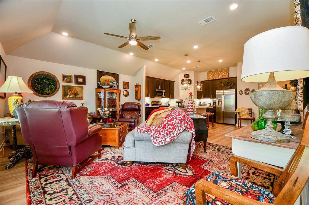 THIS HOME SHOWS LIKE A MODEL! SO COZY AND READY FOR NEW OWNER!