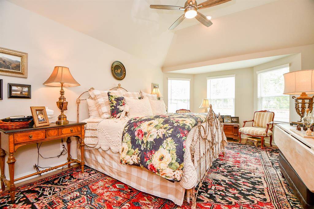 PRIMARY BEDROOM IS LARGE ENOUGH TO HAVE A SITING AREA IN THE ROOM THAT OVERLOOKS THE GORGEOUS BACKYARD
