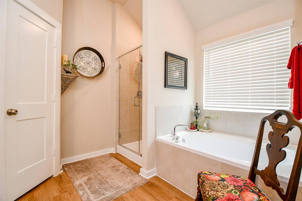 WALK IN SHOWER AND SEPARATE GARDEN TUB