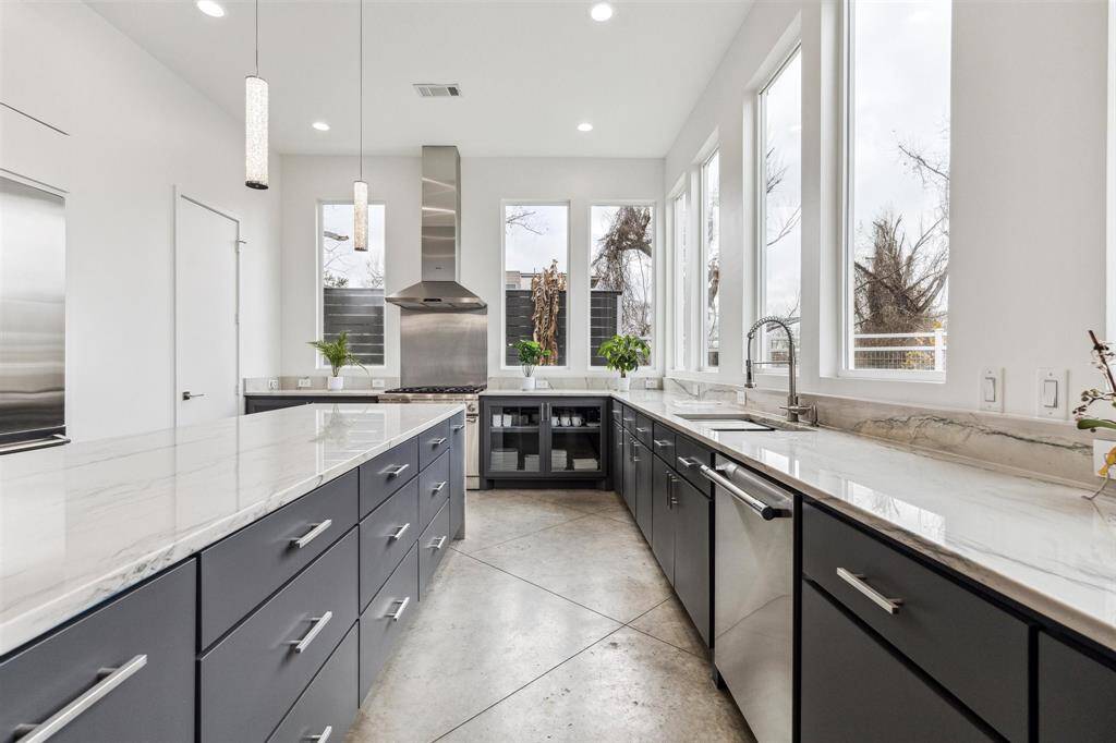 Modern kitchen with sleek, soft-closing doors and cabinets, offering a seamless, sophisticated design.