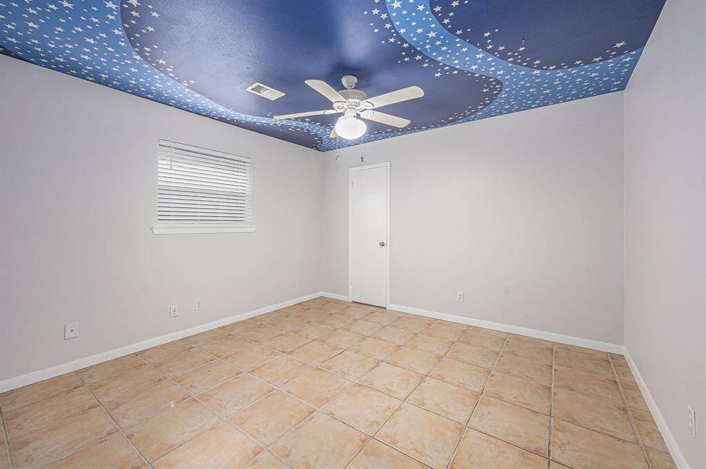 Fun ceiling - to get full effect!