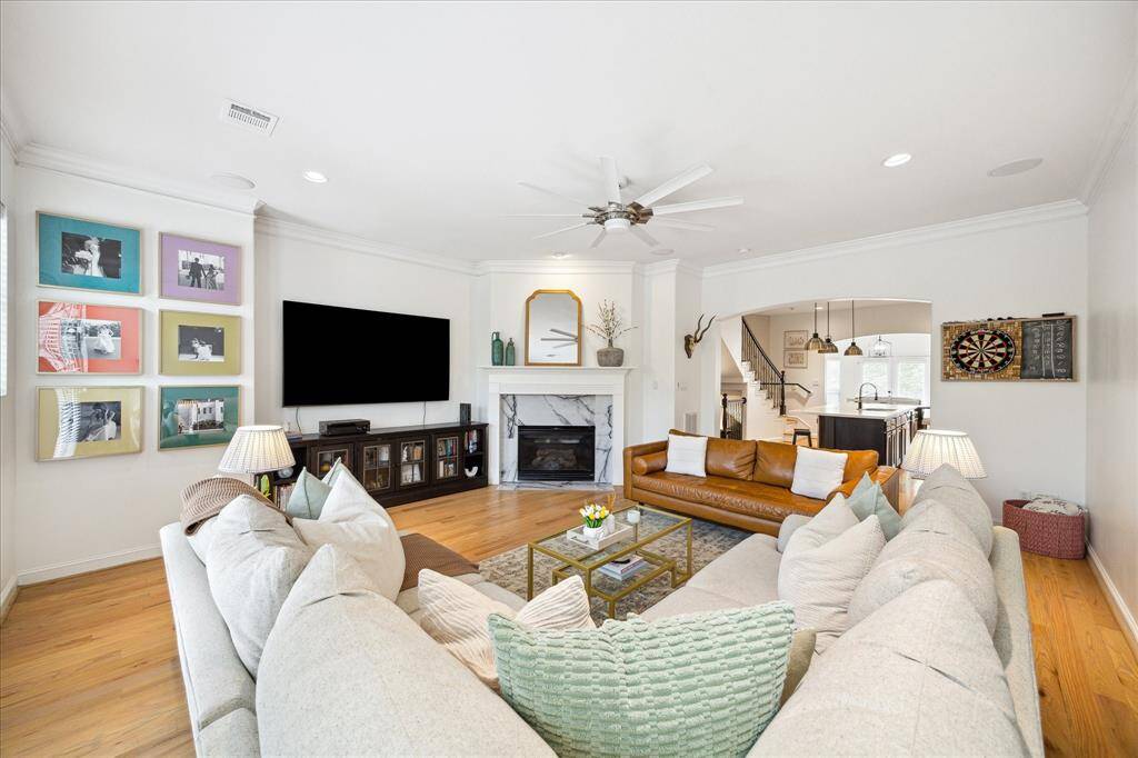 Reverse view of the living room, again with easy flow to the kitchen and dining room.