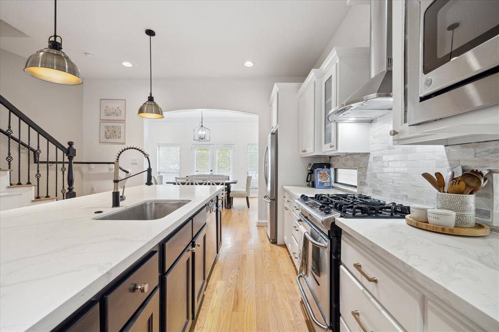 Quartz counters, gas range, gorgeous backsplash, huge island, deep drawers and lots of cabinetry - a chef's delight!