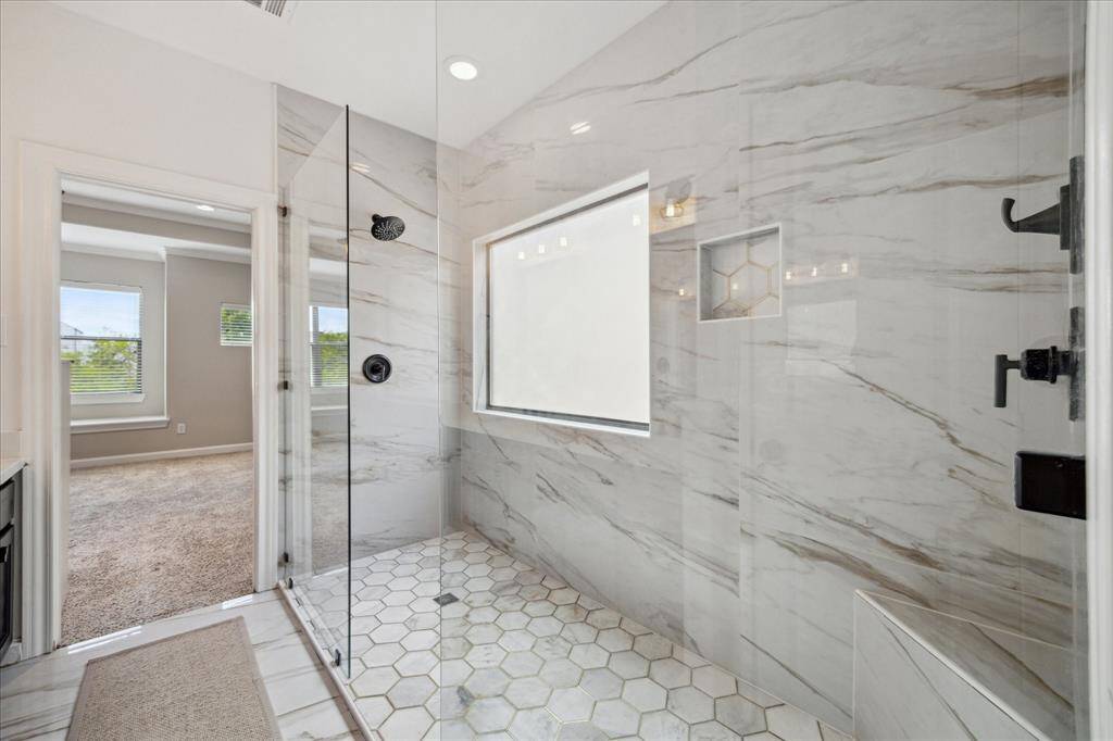 Shower heads at both ends!