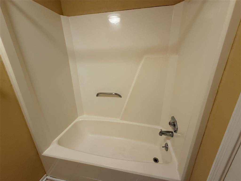 Tub/shower enclosure.