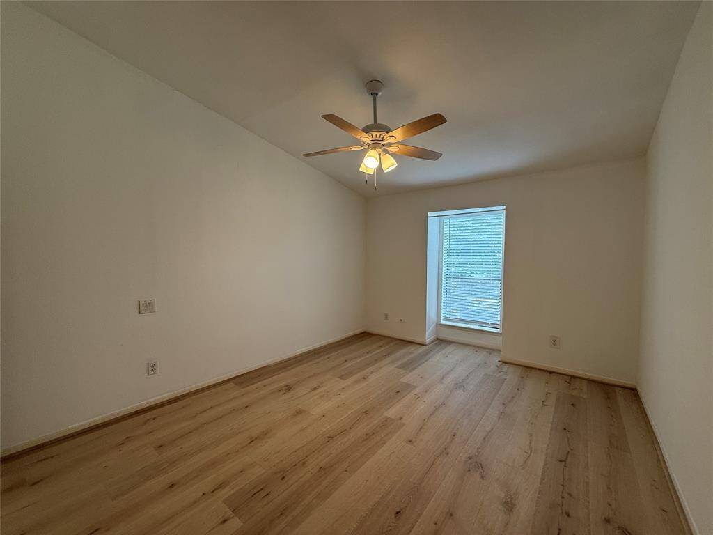 Grand primary bedroom with vaulted ceilings.