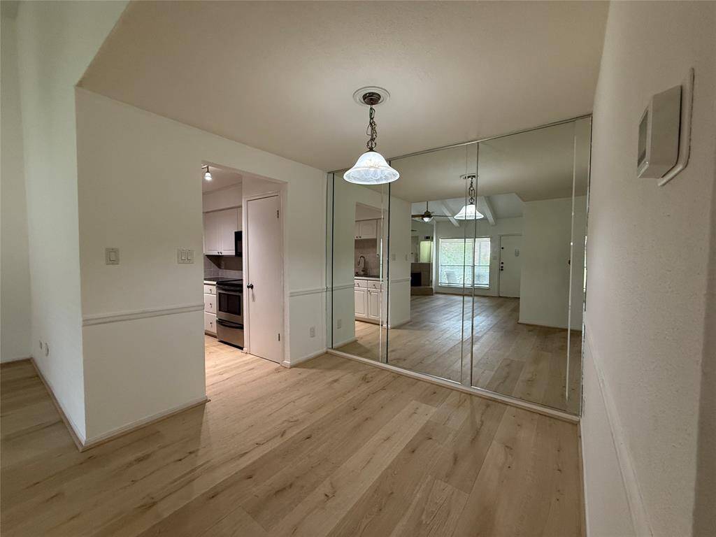 Mired dining room.