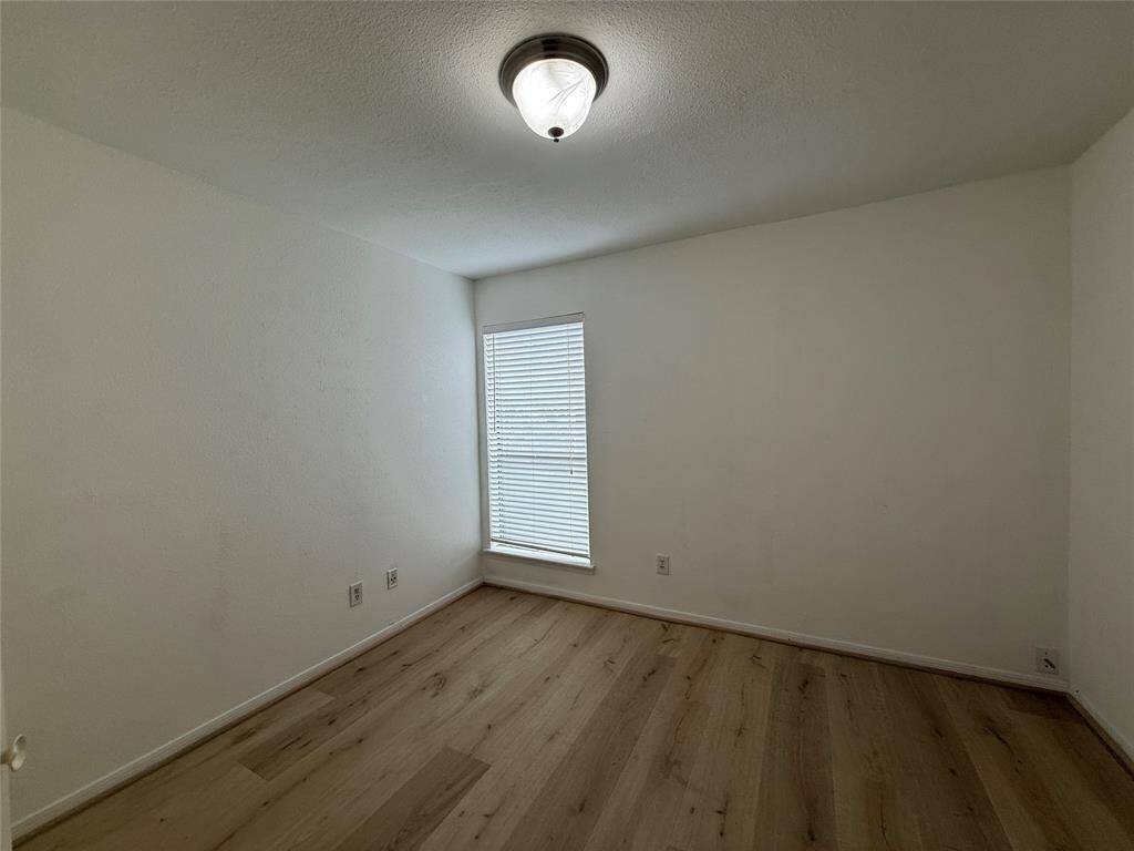 Second bedroom.