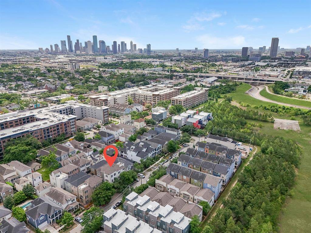 Views of downtown. Perfect location.