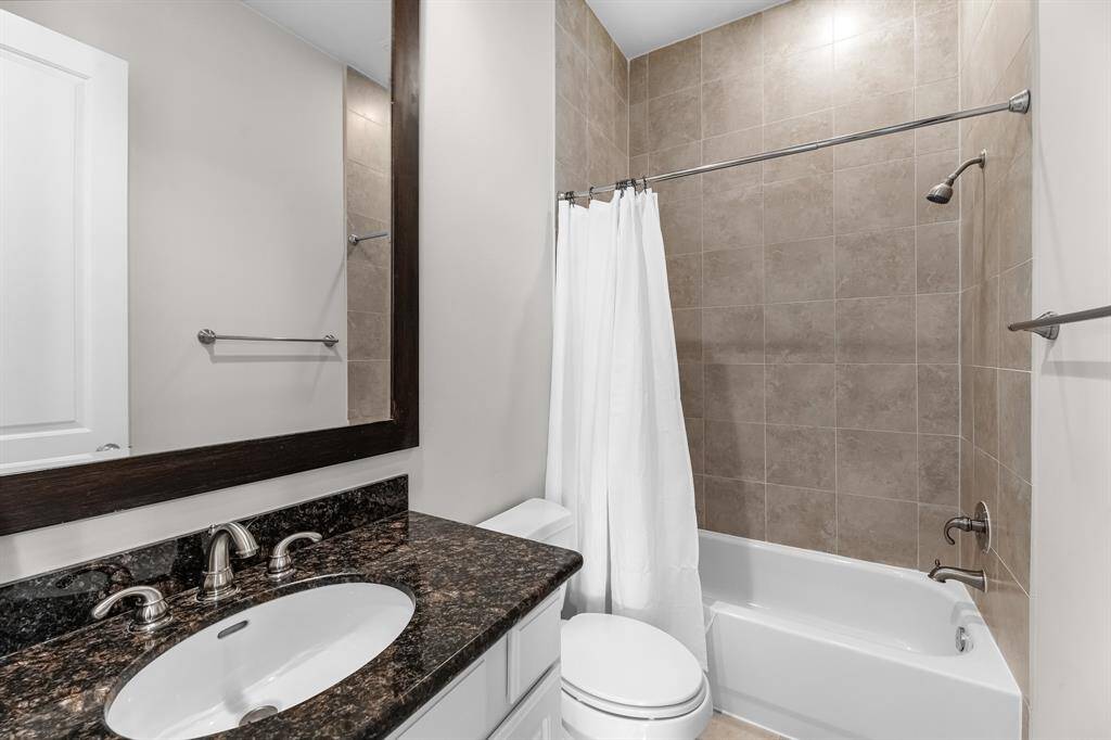 Secondary bathroom - third floor.
