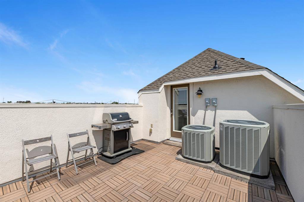 Roof top deck