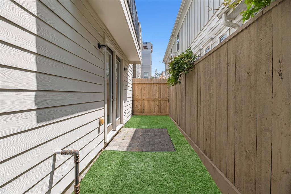 First floor turf area.