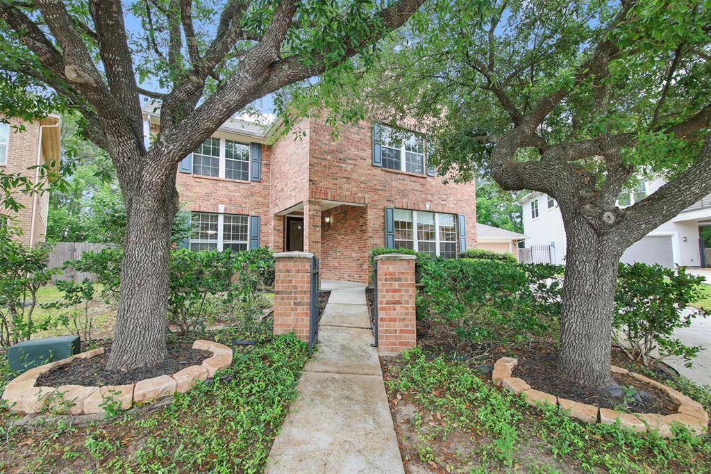 Spacious two story, 5 bedroom home in Wimbledon Champions Park. Home has a detached 2 car garage.