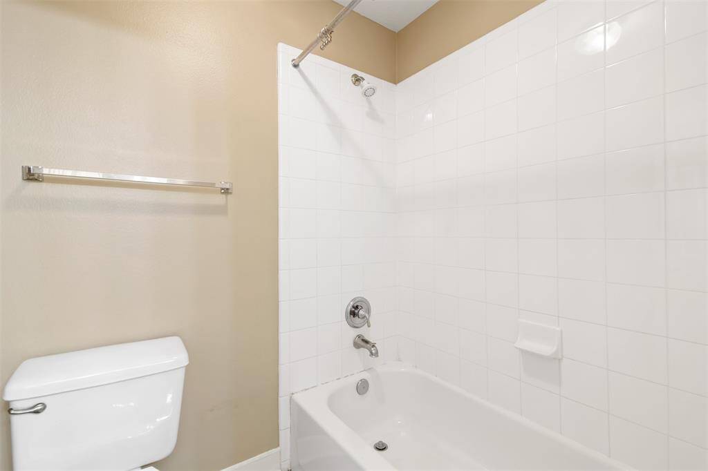 Tub/shower combo.