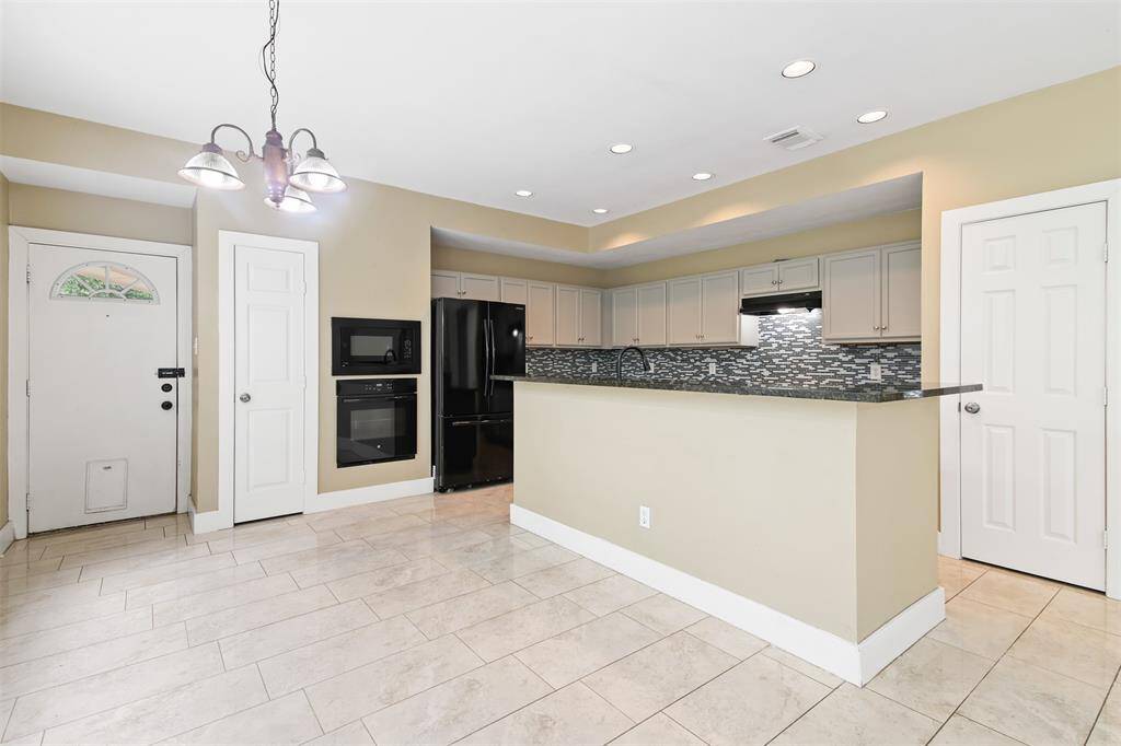 Kitchen also features a breakfast bar.