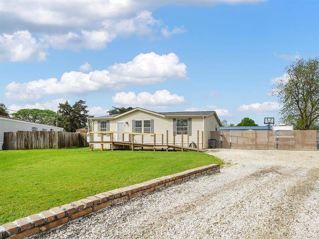 Ample driveway leading up to your new home!